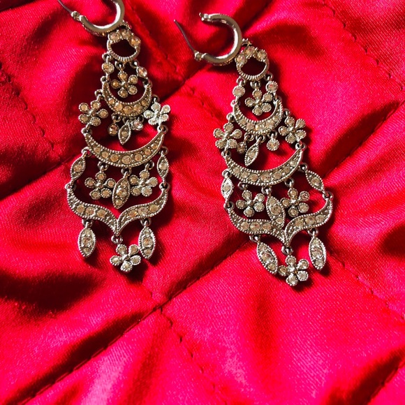 Beautiful chandelier studded earrings - Picture 3 of 8